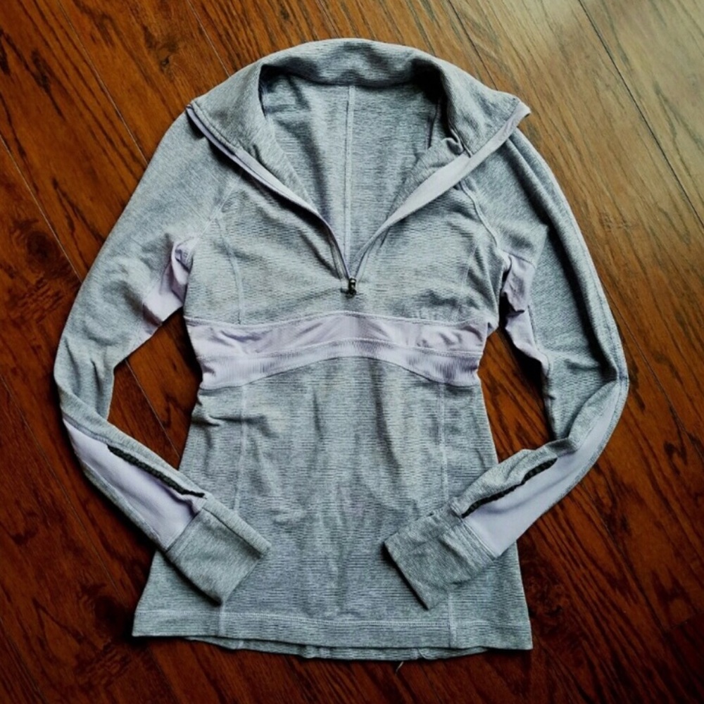 Lululemon quarter zip / size 4 / perfect condition